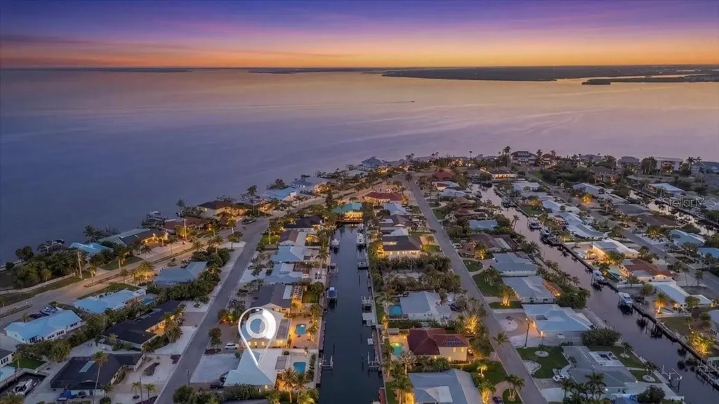 618 Gladstone Lane Holmes Beach FL 34217