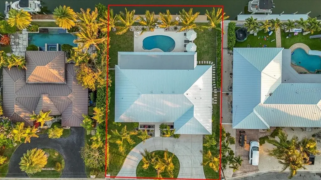 618 Gladstone Lane Holmes Beach FL 34217
