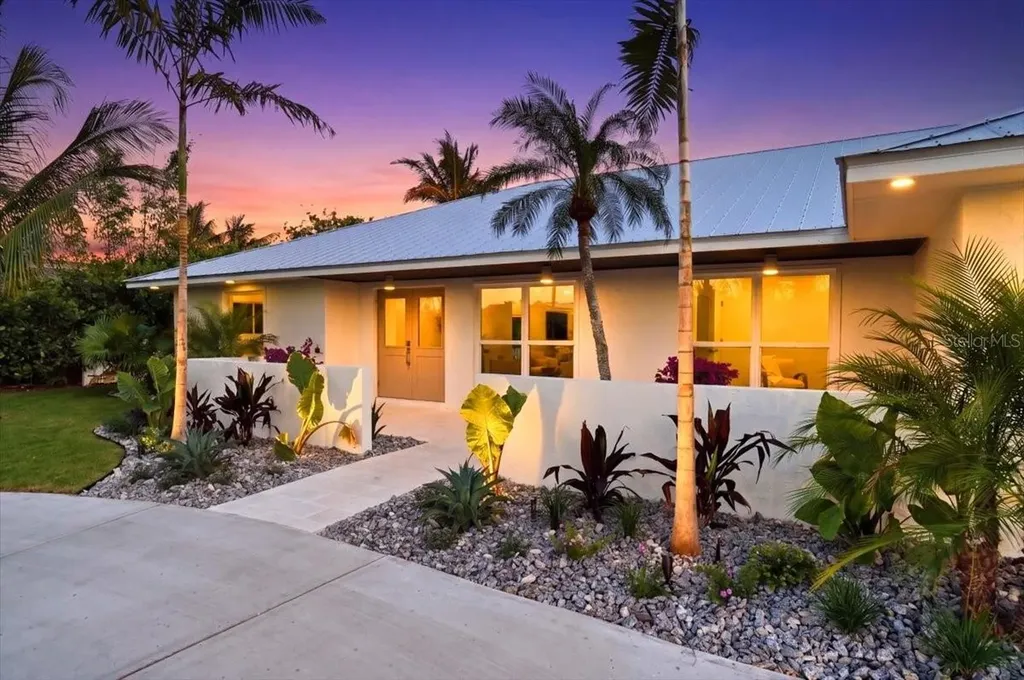 618 Gladstone Lane Holmes Beach FL 34217