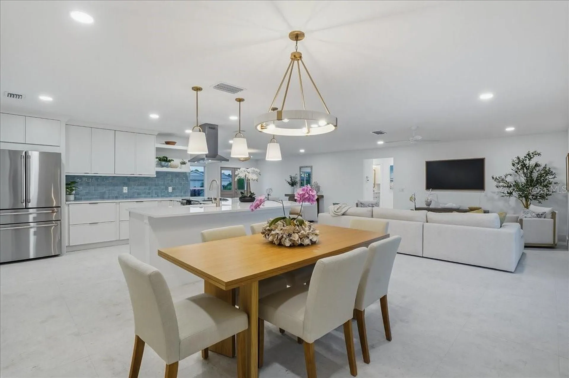 618 Gladstone Lane Holmes Beach FL 34217