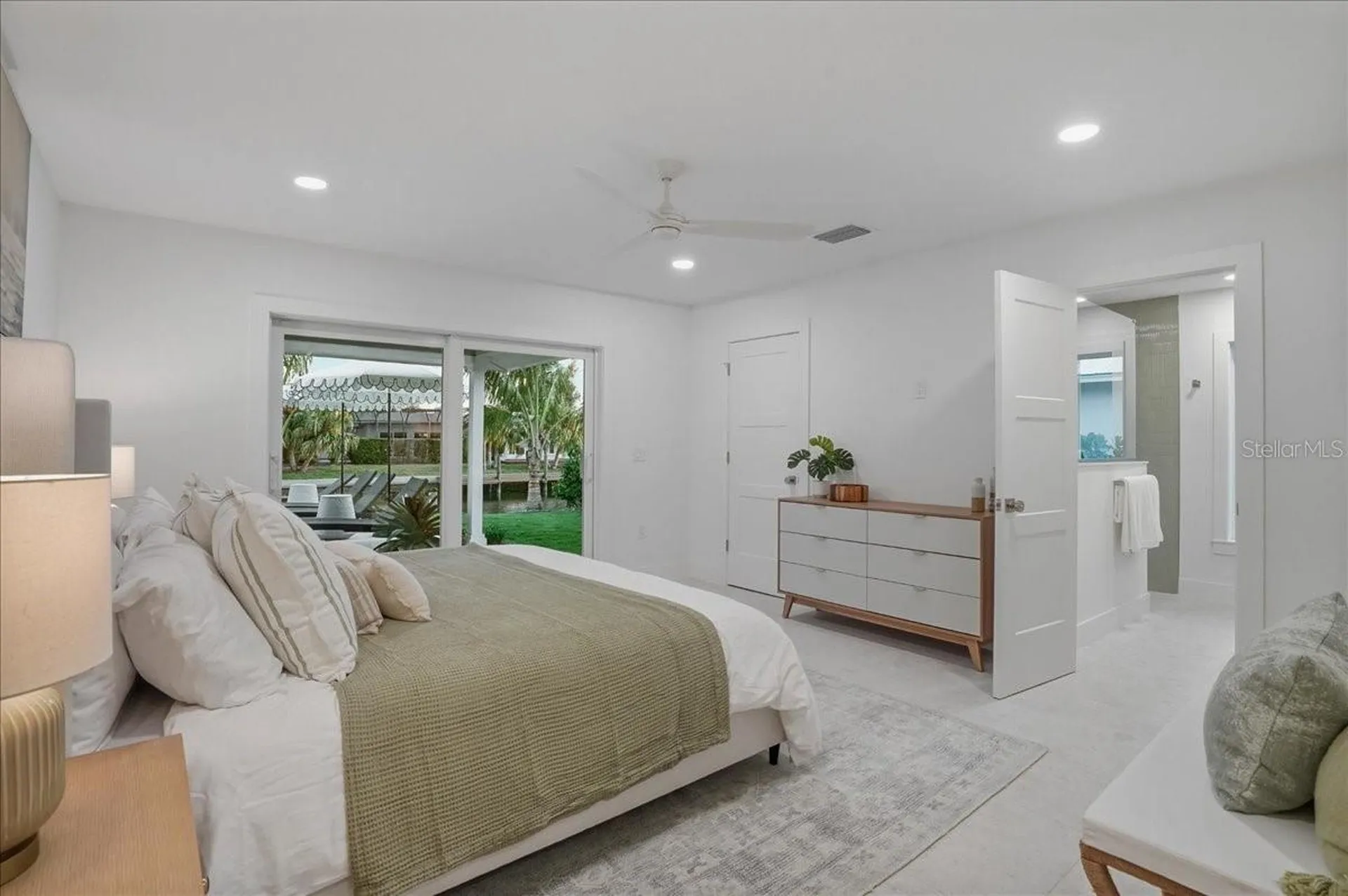 618 Gladstone Lane Holmes Beach FL 34217