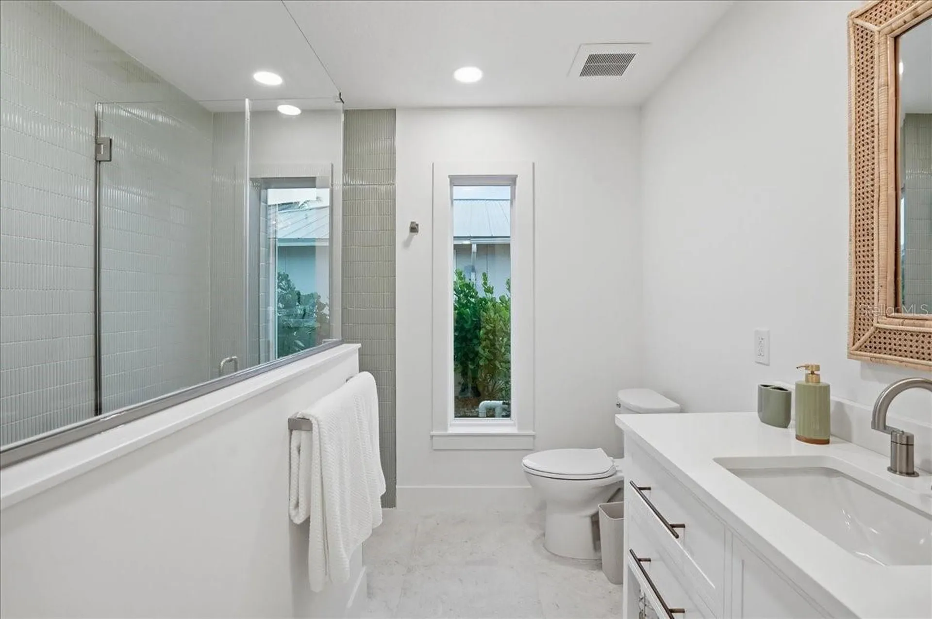 618 Gladstone Lane Holmes Beach FL 34217
