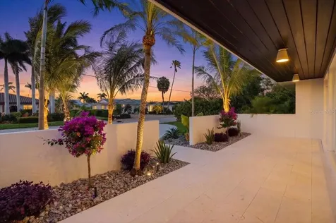618 Gladstone Lane Holmes Beach FL 34217