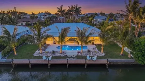 618 Gladstone Lane Holmes Beach FL 34217