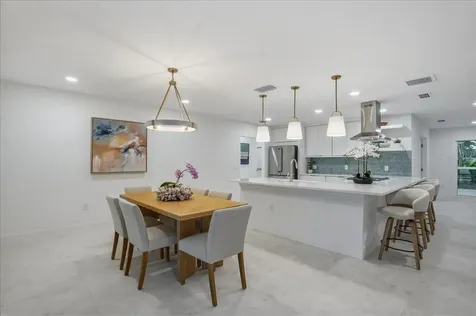 618 Gladstone Lane Holmes Beach FL 34217