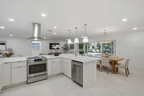 618 Gladstone Lane Holmes Beach FL 34217