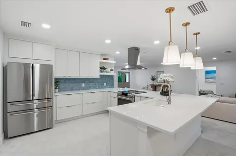 618 Gladstone Lane Holmes Beach FL 34217