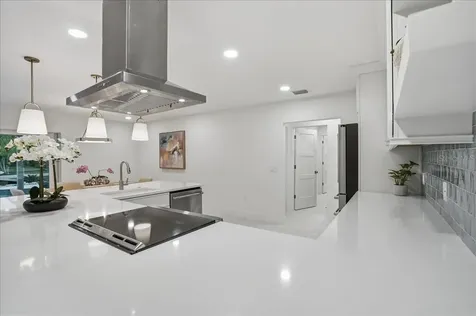 618 Gladstone Lane Holmes Beach FL 34217