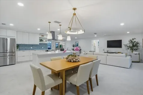 618 Gladstone Lane Holmes Beach FL 34217