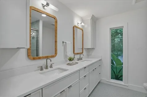 618 Gladstone Lane Holmes Beach FL 34217