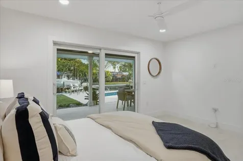 618 Gladstone Lane Holmes Beach FL 34217