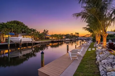 618 Gladstone Lane Holmes Beach FL 34217