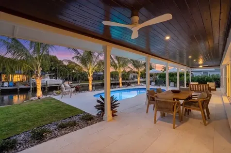 618 Gladstone Lane Holmes Beach FL 34217