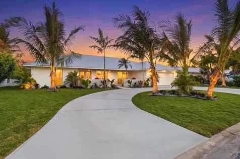 618 Gladstone Lane Holmes Beach FL 34217