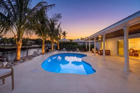 618 Gladstone Lane Holmes Beach FL 34217