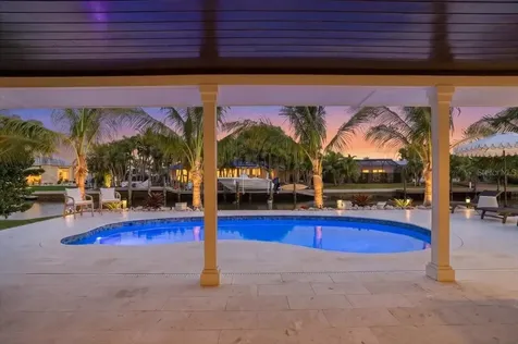 618 Gladstone Lane Holmes Beach FL 34217