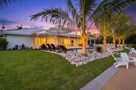 618 Gladstone Lane Holmes Beach FL 34217