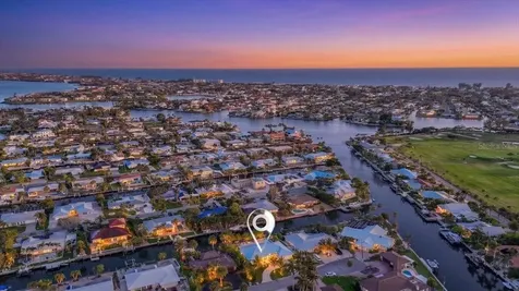 618 Gladstone Lane Holmes Beach FL 34217