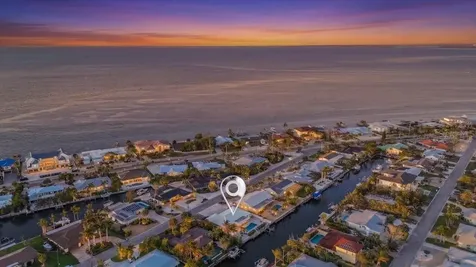 618 Gladstone Lane Holmes Beach FL 34217