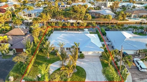 618 Gladstone Lane Holmes Beach FL 34217