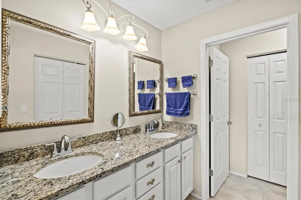 5713 Avista Drive Sarasota FL 34243
