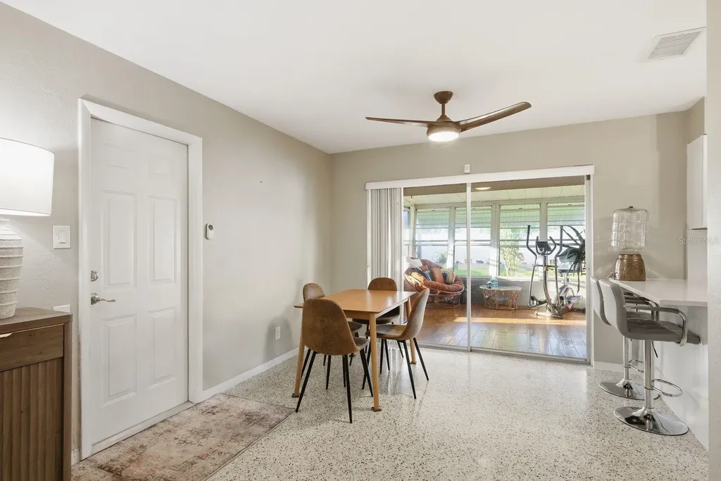 5648 33rd Avenue N St Petersburg FL 33710