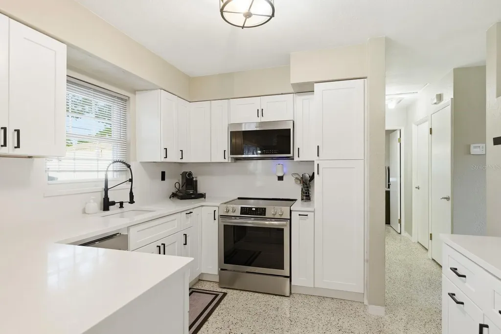 5648 33rd Avenue N St Petersburg FL 33710