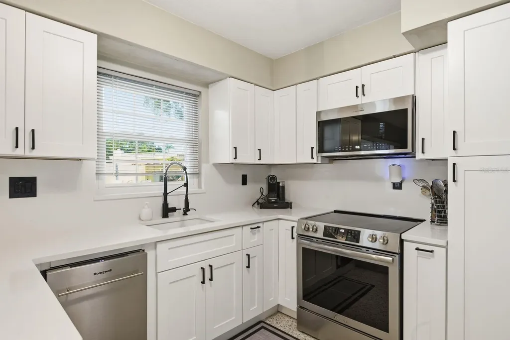 5648 33rd Avenue N St Petersburg FL 33710