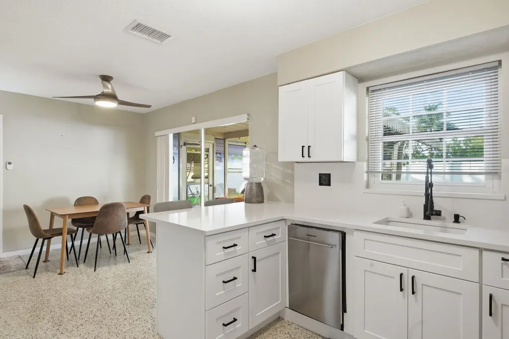 5648 33rd Avenue N St Petersburg FL 33710