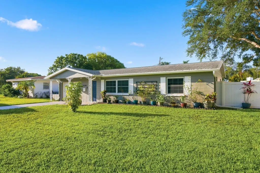 5648 33rd Avenue N St Petersburg FL 33710