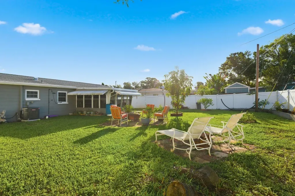 5648 33rd Avenue N St Petersburg FL 33710