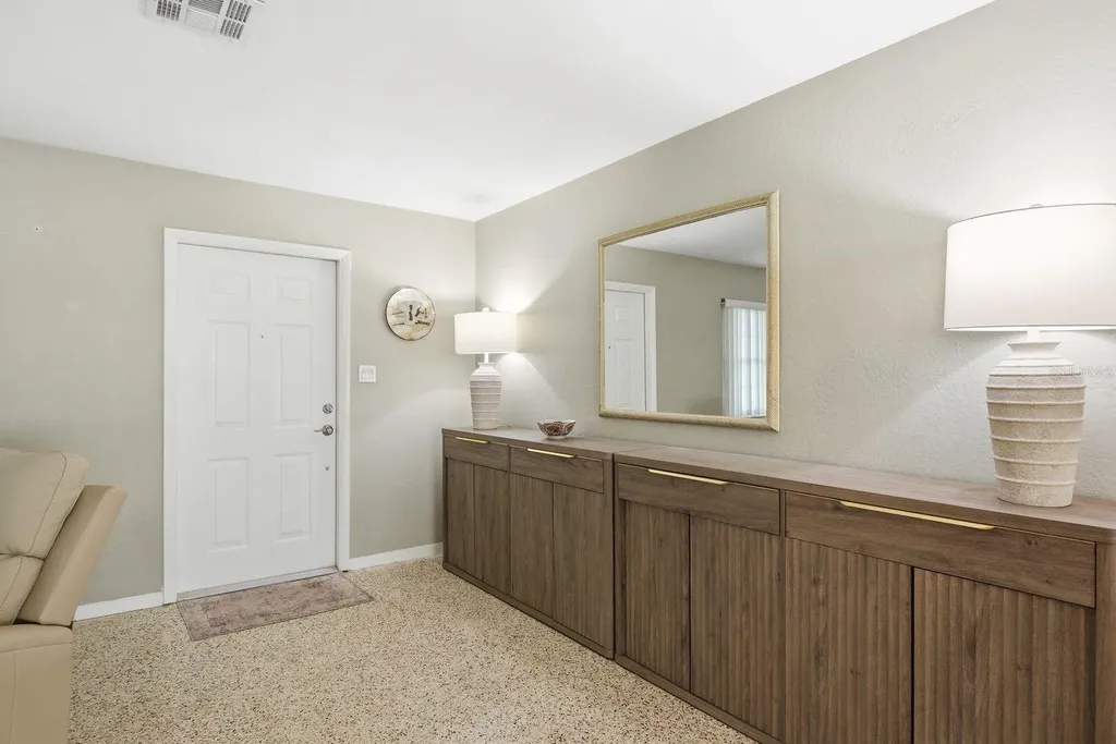 5648 33rd Avenue N St Petersburg FL 33710