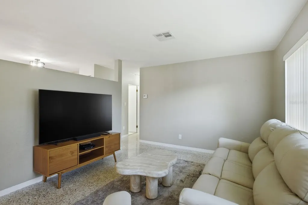 5648 33rd Avenue N St Petersburg FL 33710