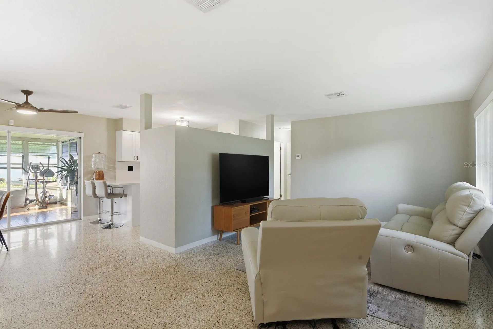 5648 33rd Avenue N St Petersburg FL 33710