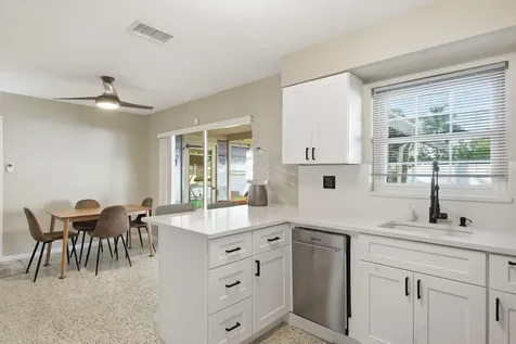 5648 33rd Avenue N St Petersburg FL 33710