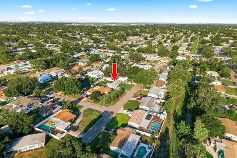 5648 33rd Avenue N St Petersburg FL 33710