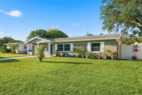 5648 33rd Avenue N St Petersburg FL 33710