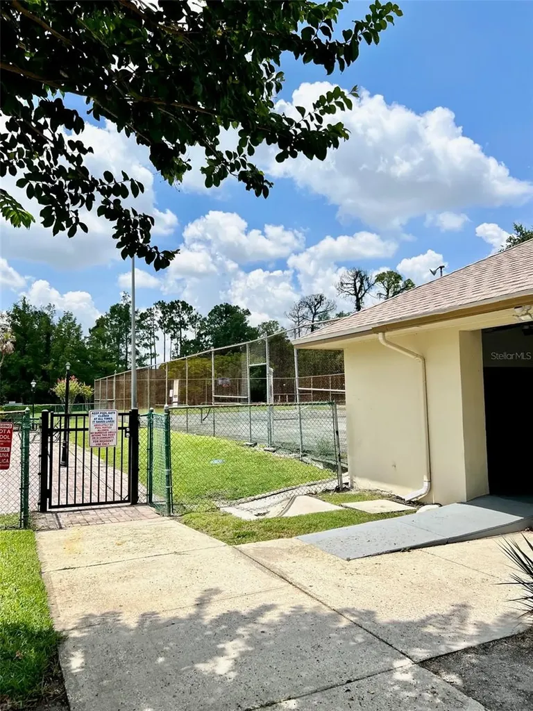 6065 Village Circle Orlando FL 32822