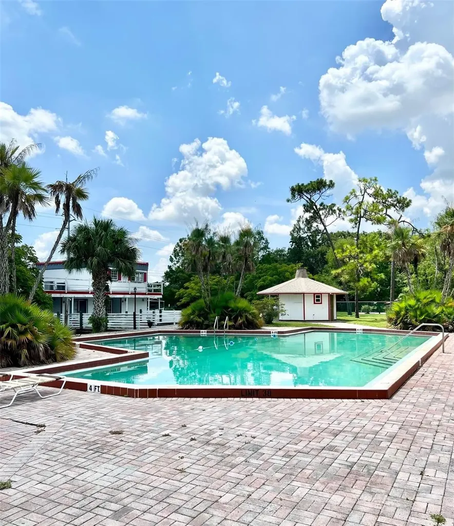 6065 Village Circle Orlando FL 32822