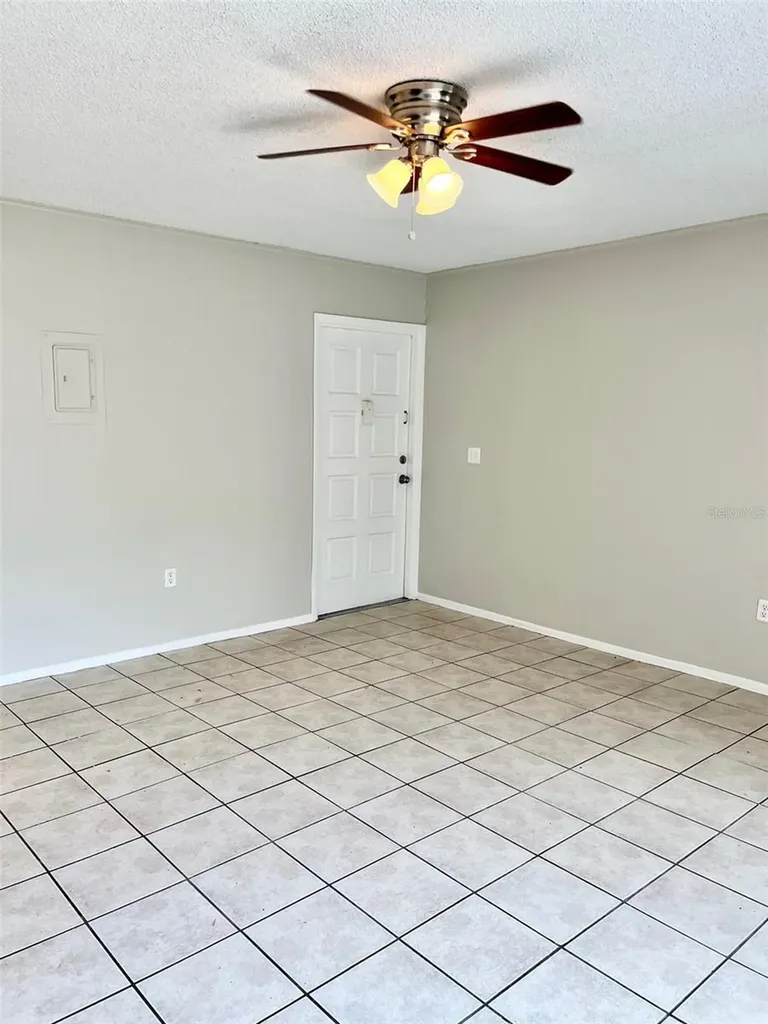 6065 Village Circle Orlando FL 32822