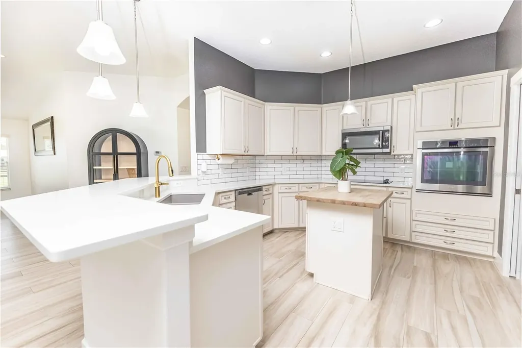 2057 E C 462 Wildwood FL 34785