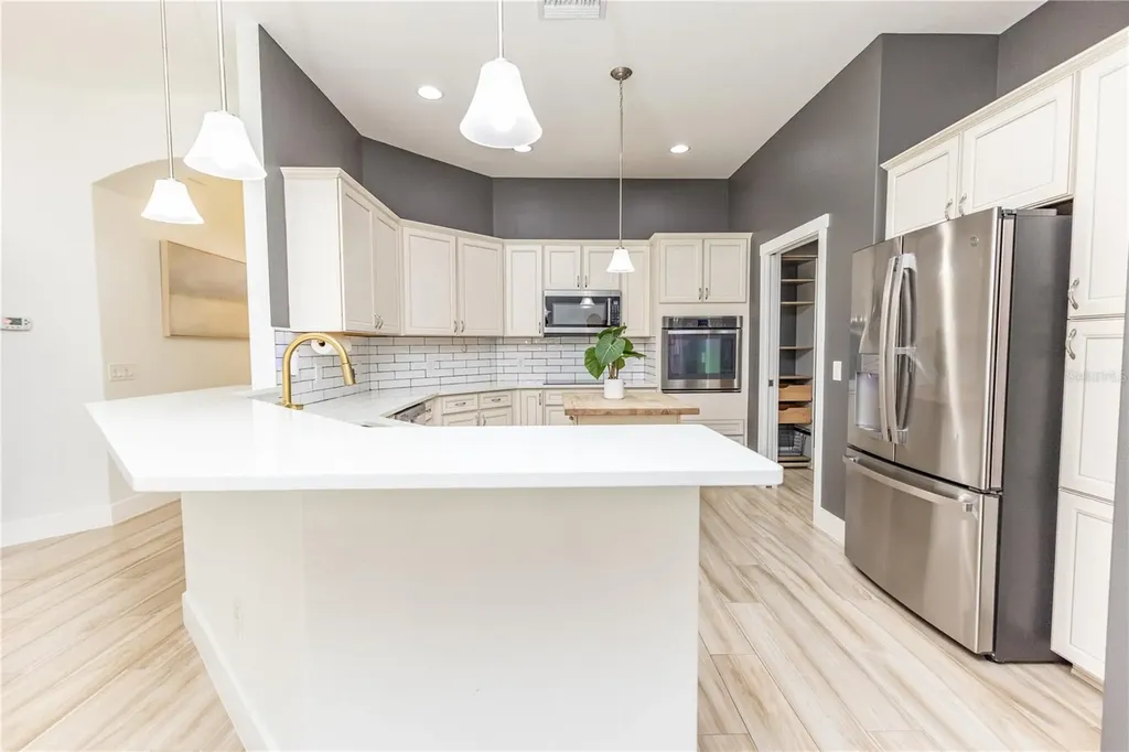 2057 E C 462 Wildwood FL 34785