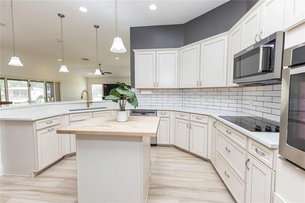 2057 E C 462 Wildwood FL 34785