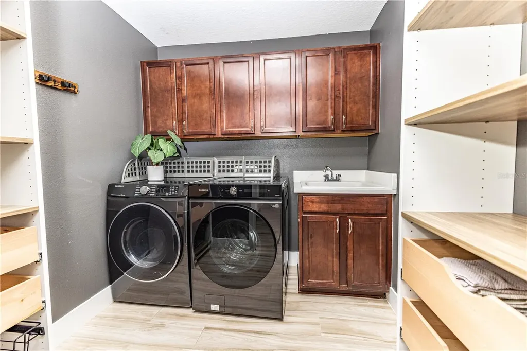 2057 E C 462 Wildwood FL 34785