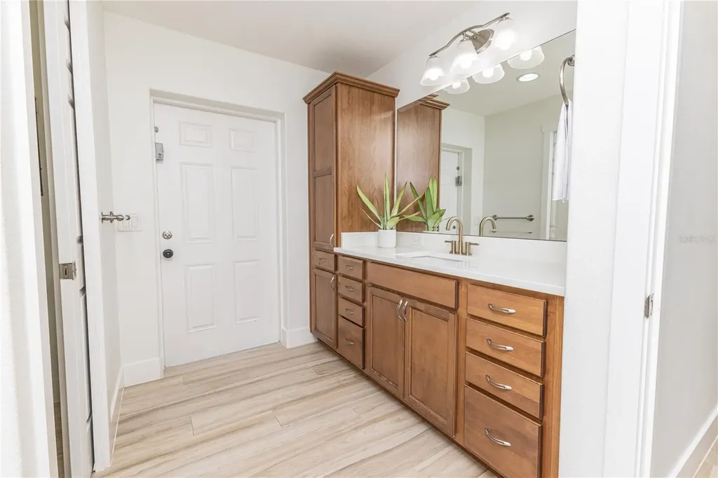 2057 E C 462 Wildwood FL 34785