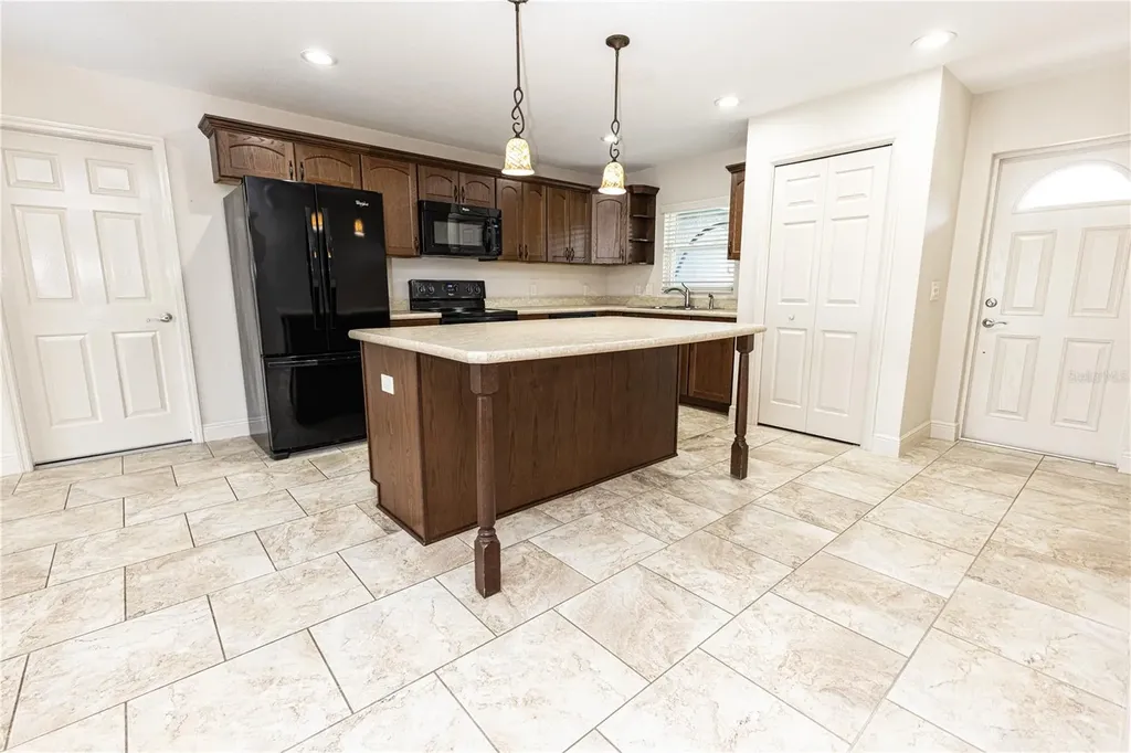 2057 E C 462 Wildwood FL 34785