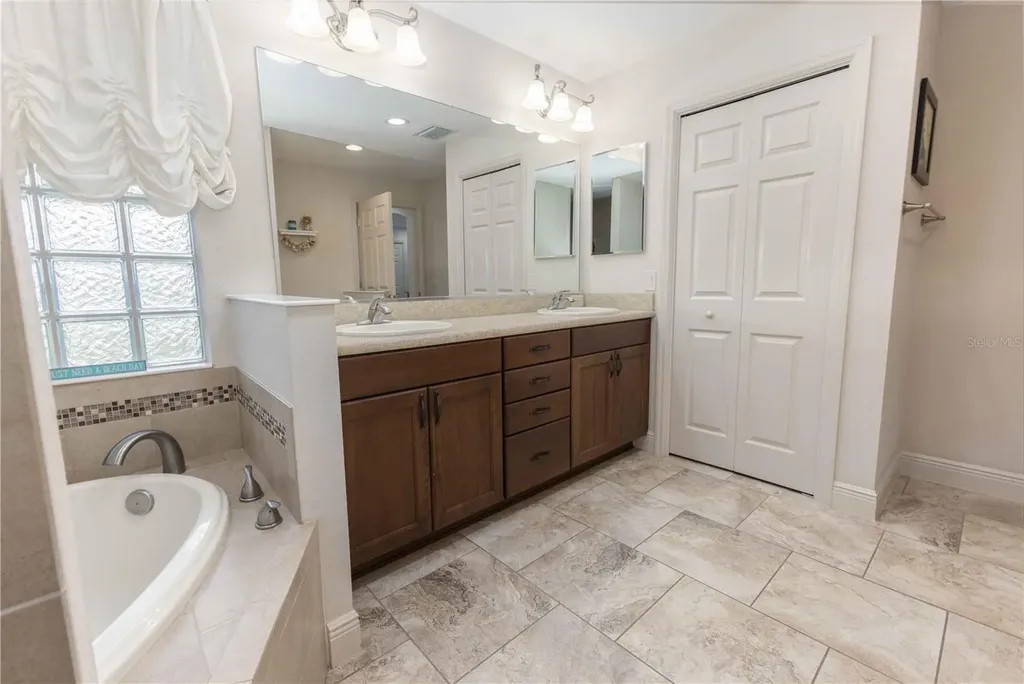 2057 E C 462 Wildwood FL 34785