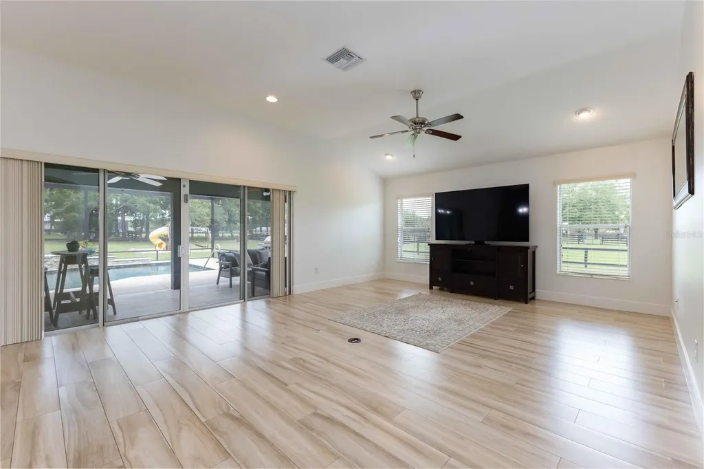 2057 E C 462 Wildwood FL 34785