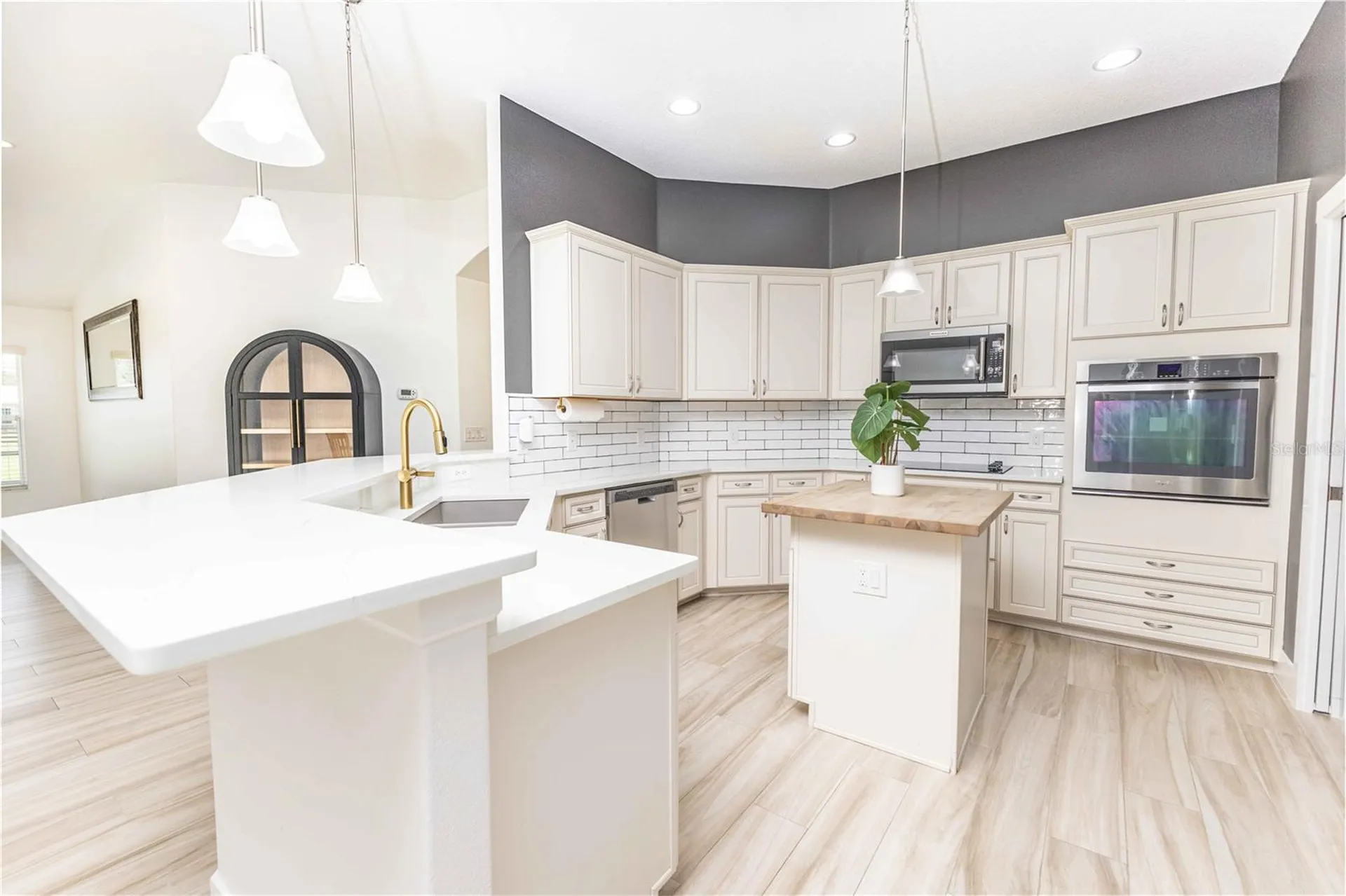 2057 E C 462 Wildwood FL 34785