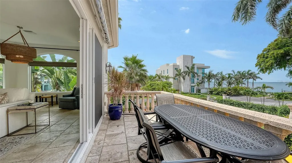 1023 Tocobaga Lane Sarasota FL 34236